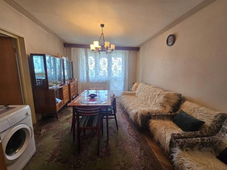Apartament cu 3 camere decomandat în Craiovei