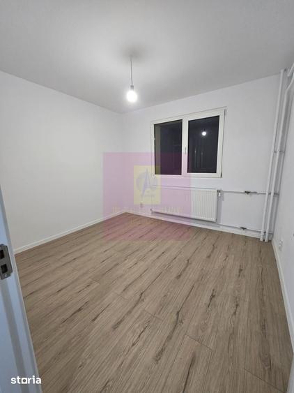 Apartament cu 3 camere semidecomandat în Giurgiului
