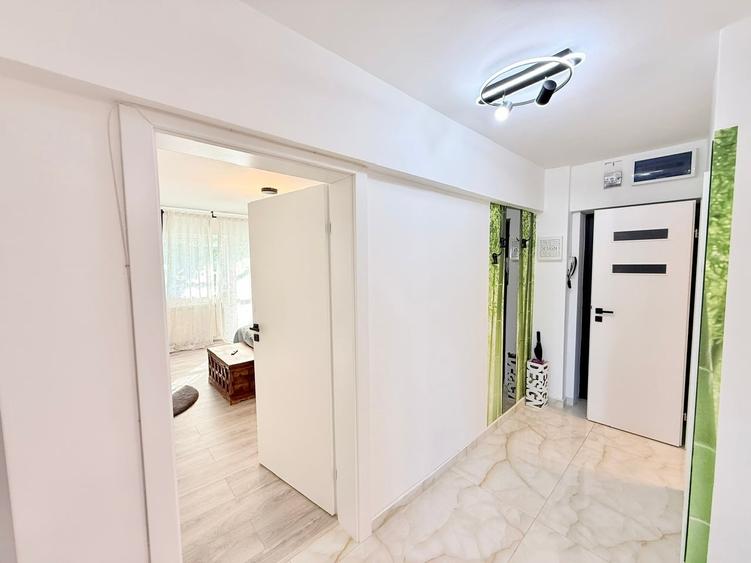 Apartament cu 3 camere semidecomandat în Băneasa