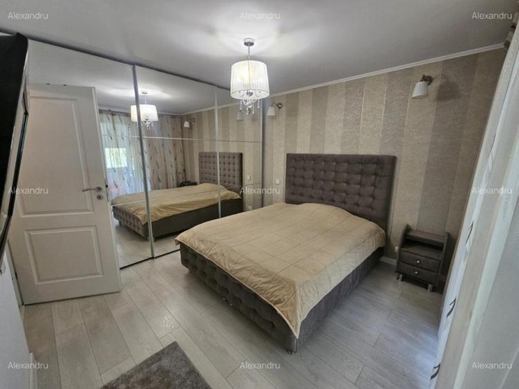 Apartament cu 4 camere decomandat în Drumul Taberei