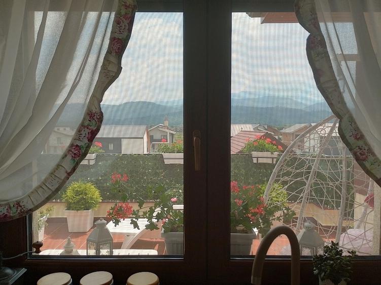 Apartament cu 3 camere decomandat, mobilat în Cristian