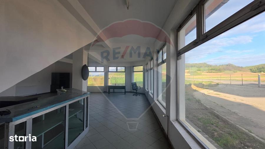 Spațiu comercial, de 400 mp, în Ațel