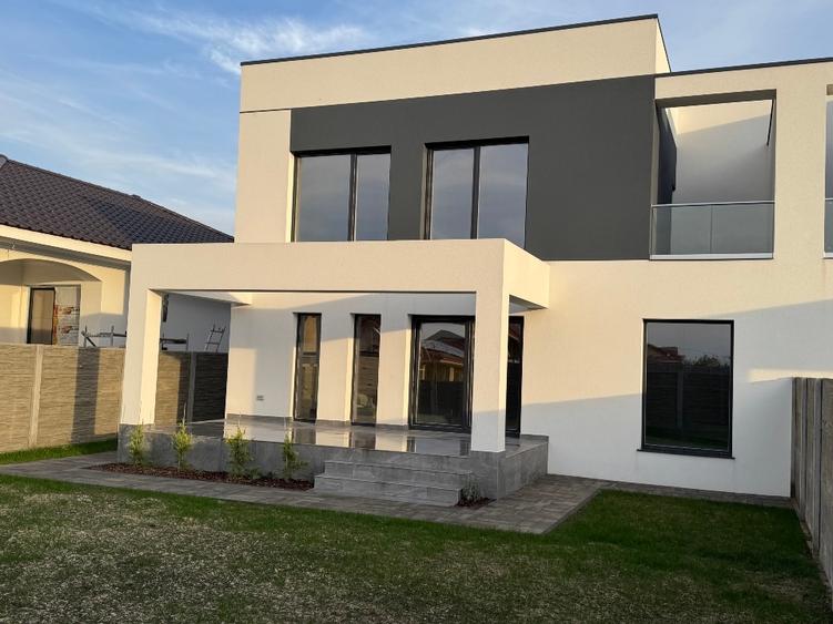 Duplex cu 5 camere cu Canalizare în Dumbrăvița