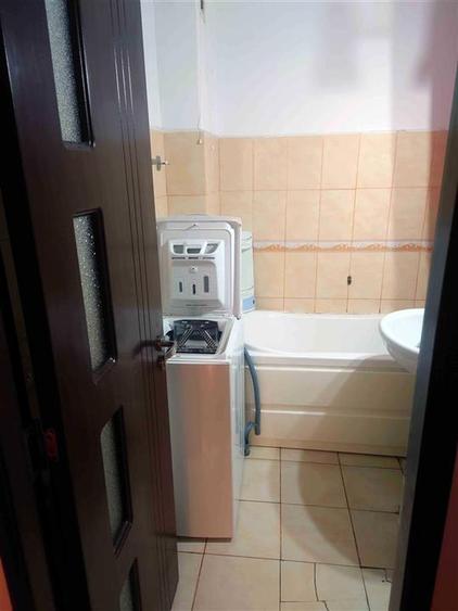 Apartament cu 3 camere decomandat, mobilat în Mircea cel Bătrân