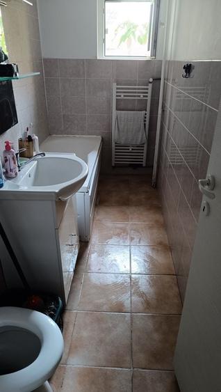 Apartament cu 3 camere decomandat în Tei