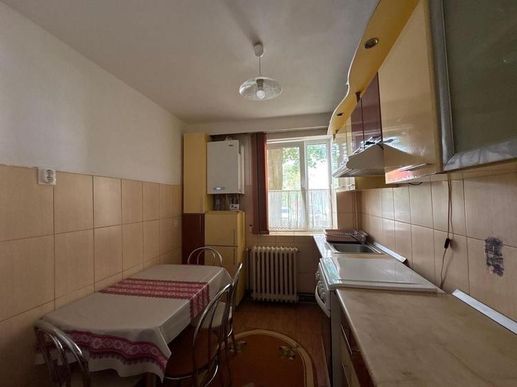Apartament cu 4 camere decomandat în Central