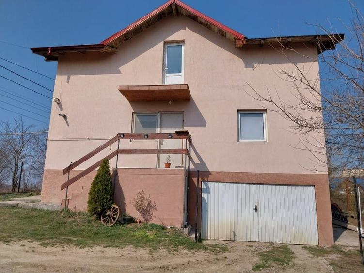 Casă individuală cu 5 camere cu Canalizare în Copou