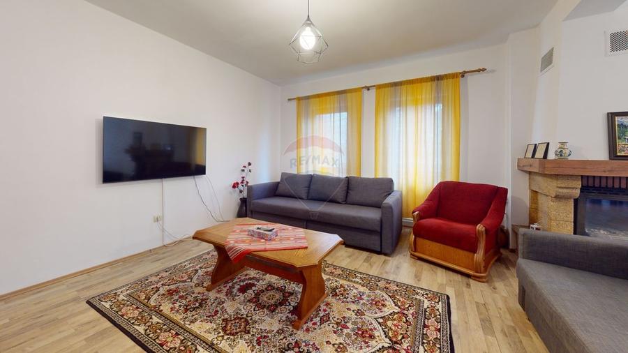 Casă cu 7 camere cu Teren 986 Mp în Plaiul Foii