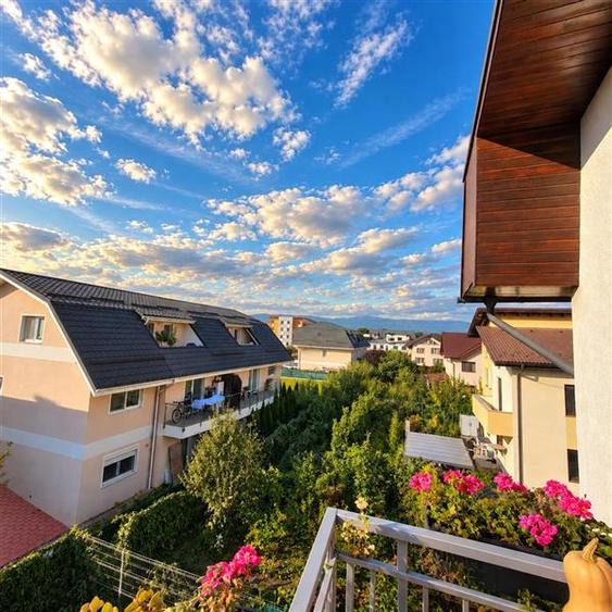 Apartament cu 3 camere decomandat în Tractorul