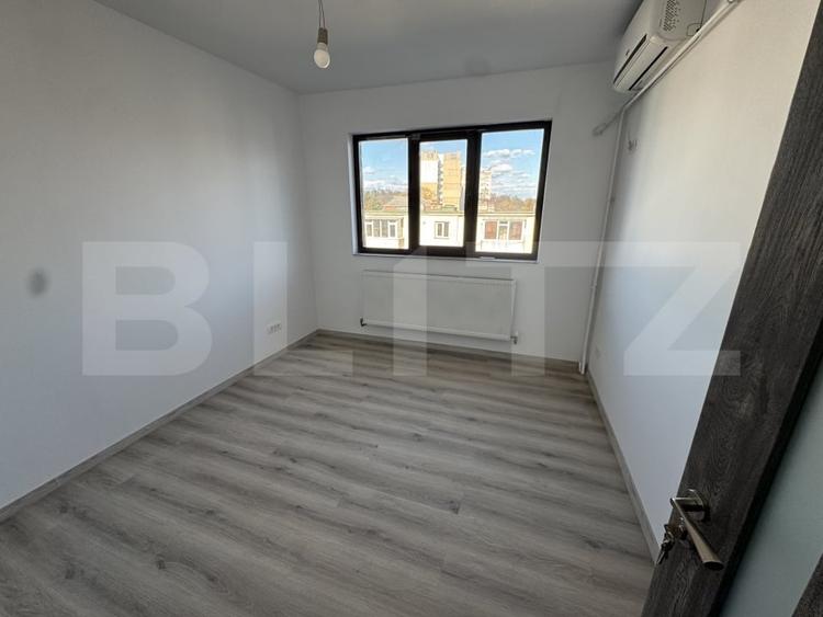 Apartament cu 4 camere semidecomandat în Tătărași