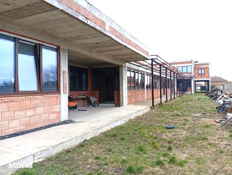 Casă cu 9 camere cu Teren 1400 Mp în Sânnicolau Mic