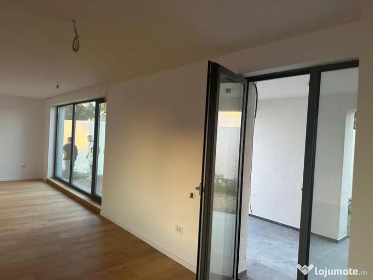 Vila de vanzare pe malul lacului | in zona Mamaia Nord | 0 - 9