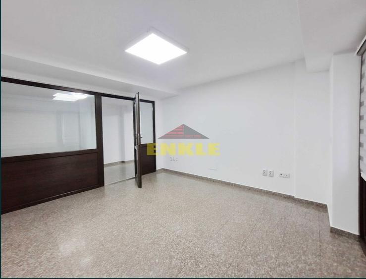 Birou, de 47 mp, în Central