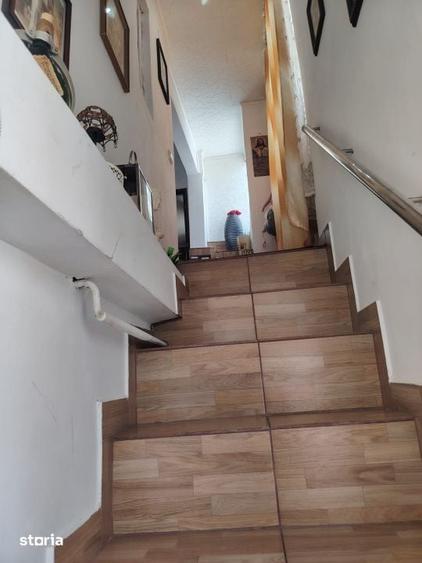 Casă cu 5 camere cu Teren 50 Mp în Siloz