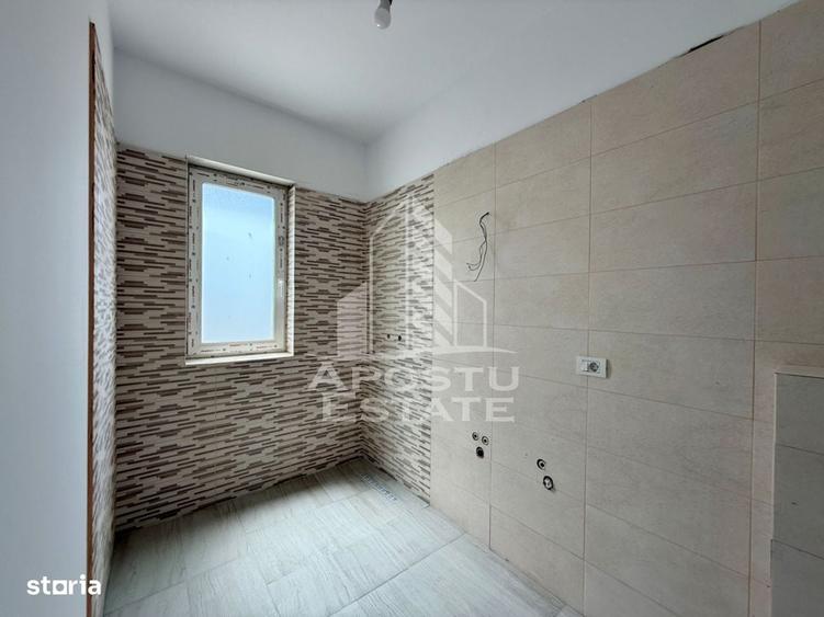 Apartament cu 3 camere în Plopi