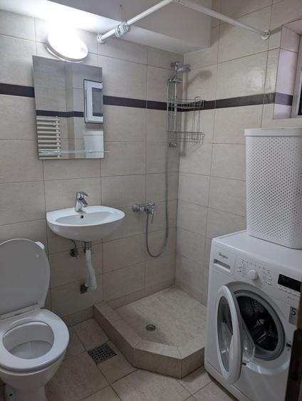 Apartament cu 2 camere decomandat în Hala Centrală