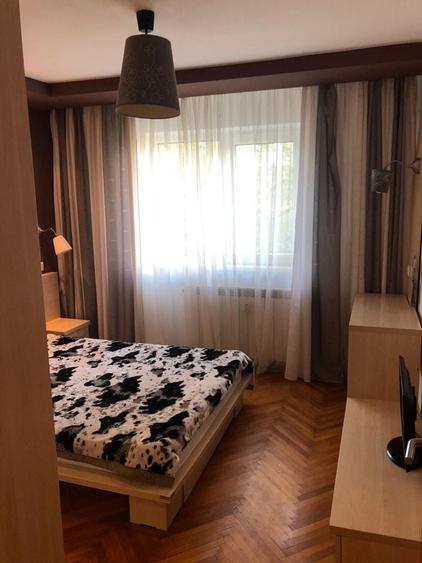 Apartament cu 3 camere semidecomandat în Bălcescu