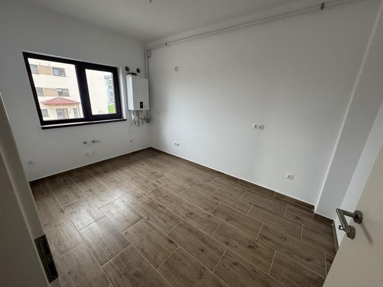 Apartament cu 7 camere decomandat în Sânpetru