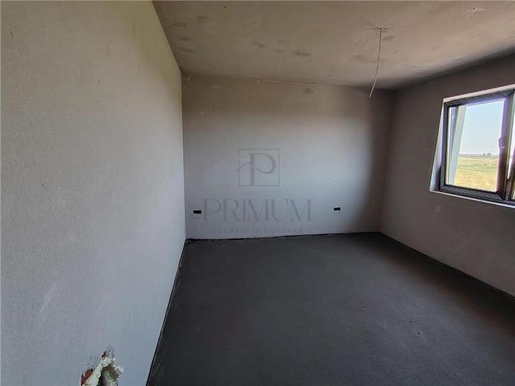 Duplex cu 4 camere cu Canalizare în Moșnița Veche