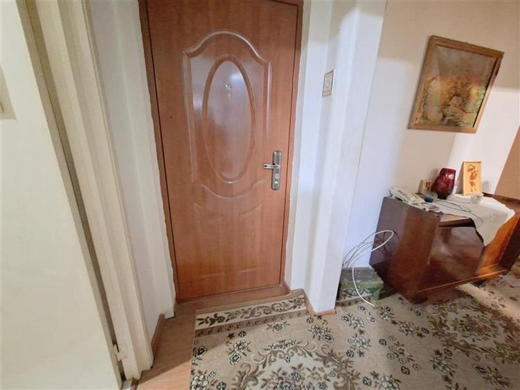 Apartament cu 4 camere decomandat în Narcisa