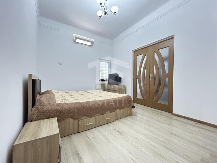 Casă individuală cu 6 camere cu Canalizare în Central