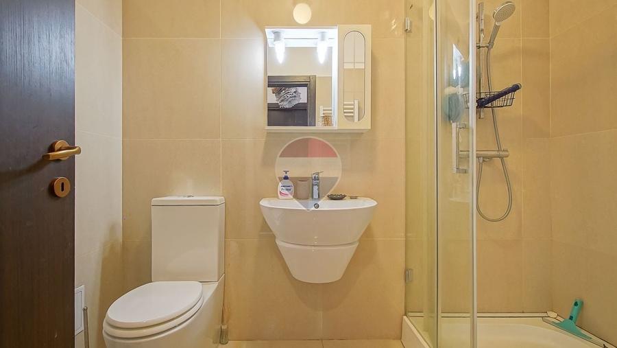 Apartament cu 3 camere semidecomandat, mobilat în Drumul Poienii