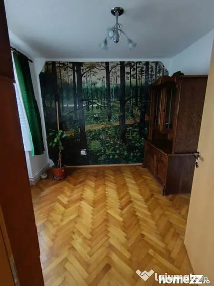 Apartament cu 4 camere semidecomandat în Săsar