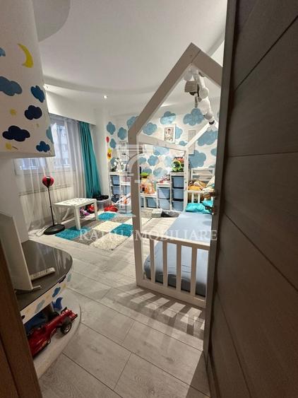 Apartament cu 4 camere decomandat, mobilat în Nufărul