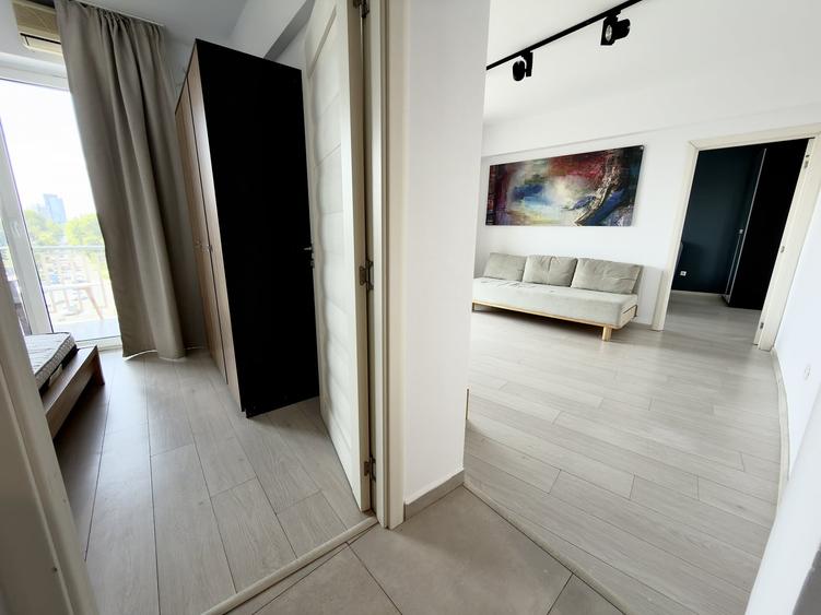 Apartament cu 3 camere semidecomandat, mobilat în P-ța Romană