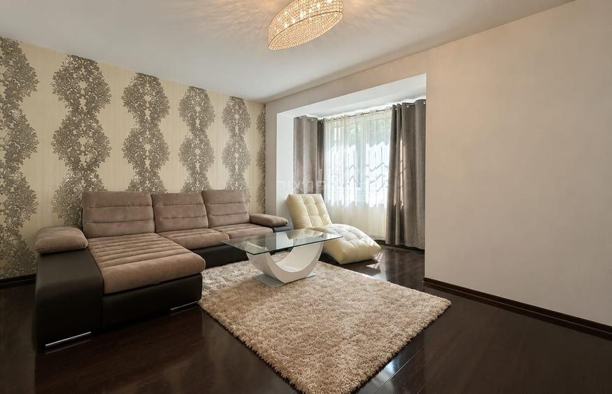 Apartament cu 3 camere decomandat în Tudor