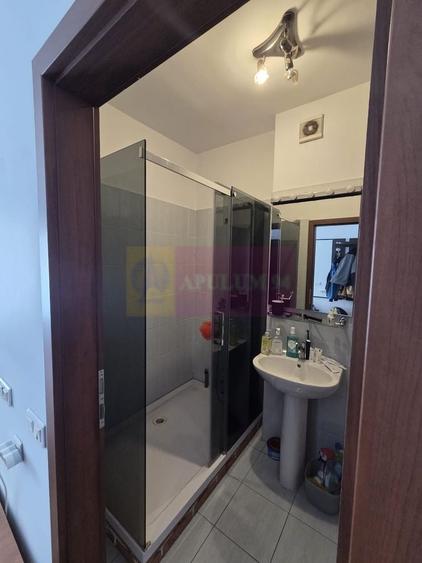 Apartament cu 3 camere decomandat în Titan
