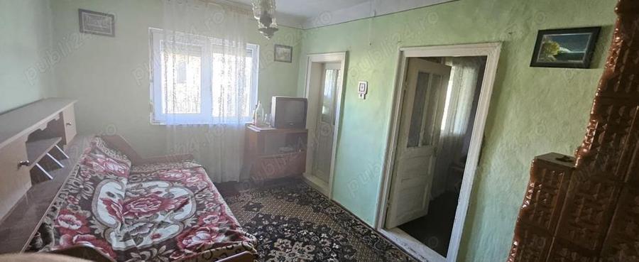 Casă cu 6 camere în Plopu