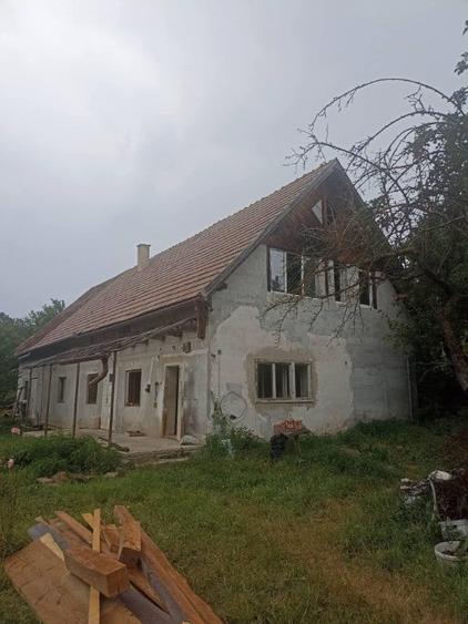 Casă cu 6 camere cu Teren 1000 Mp în Angheluș
