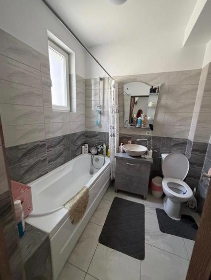 Duplex cu 4 camere cu Canalizare în Central