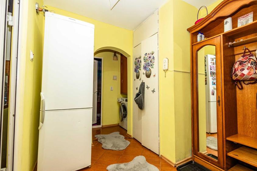 Apartament cu 2 camere decomandat în Poarta 6