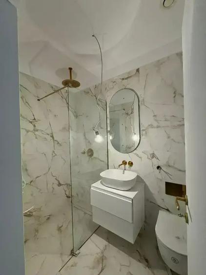 Apartament cu 4 camere semidecomandat în Unirii