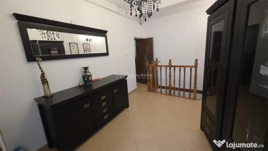 Casă cu 8 camere cu Teren 342 Mp în Central