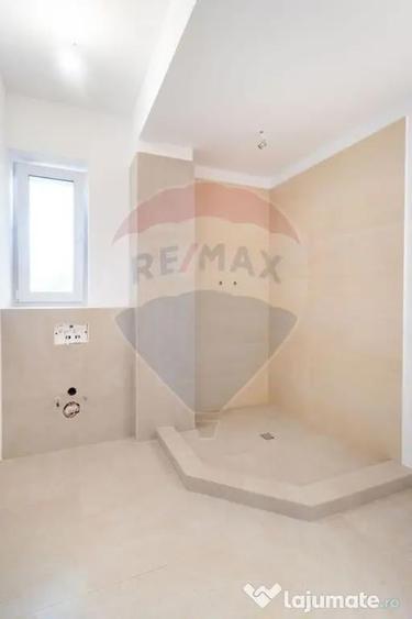 Apartament cu 3 camere semidecomandat în Dămăroaia