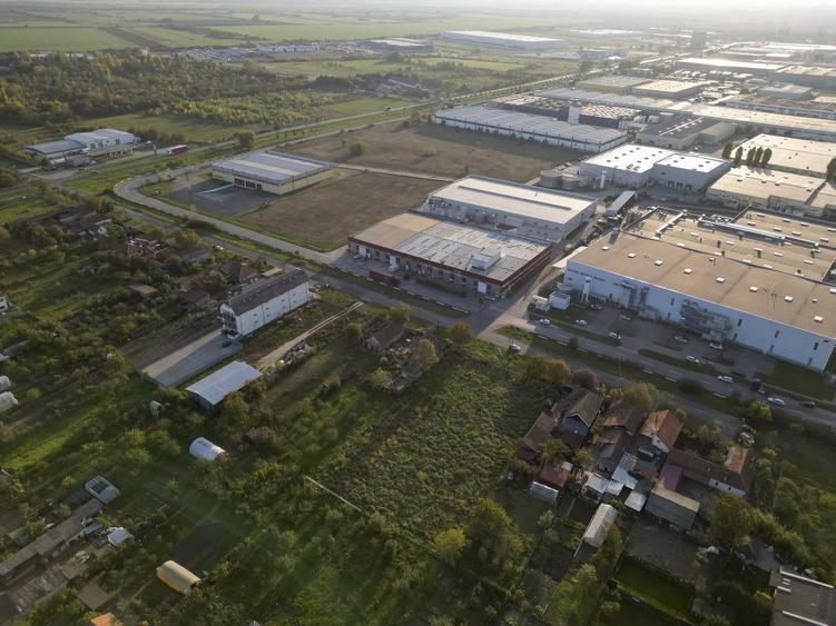 Teren de 3373 mp, în Gai