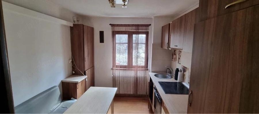 Apartament cu 3 camere semidecomandat în Dacia