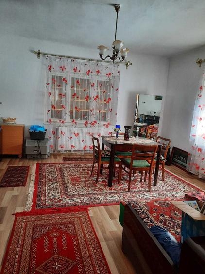 Casă cu 3 camere cu Teren 3505 Mp în Bretea Română