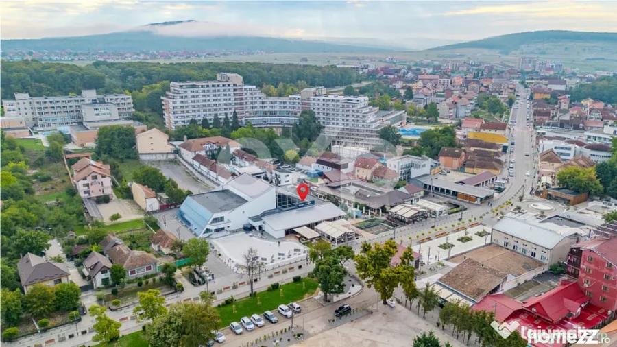 Spațiu comercial, de 530 mp, în Sânmartin