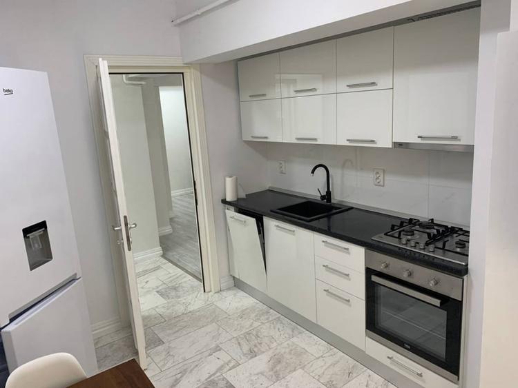 Apartament cu 3 camere semidecomandat, mobilat în Copou