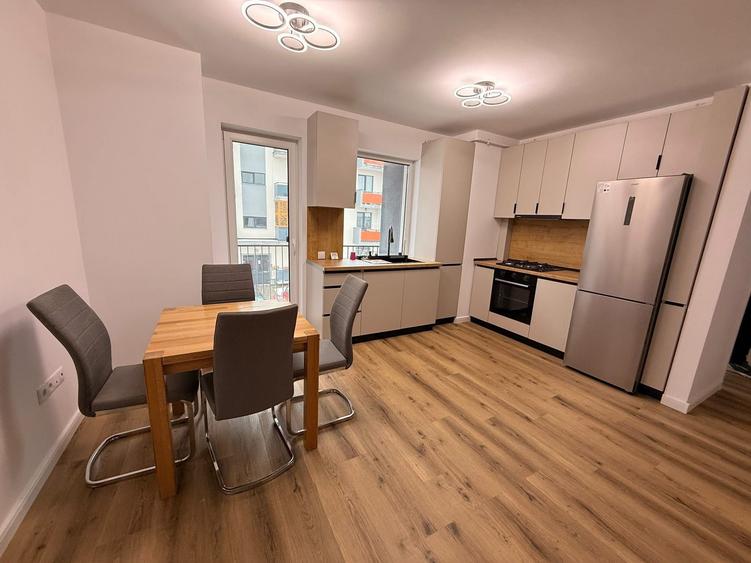 Apartament cu 3 camere semidecomandat în Florești