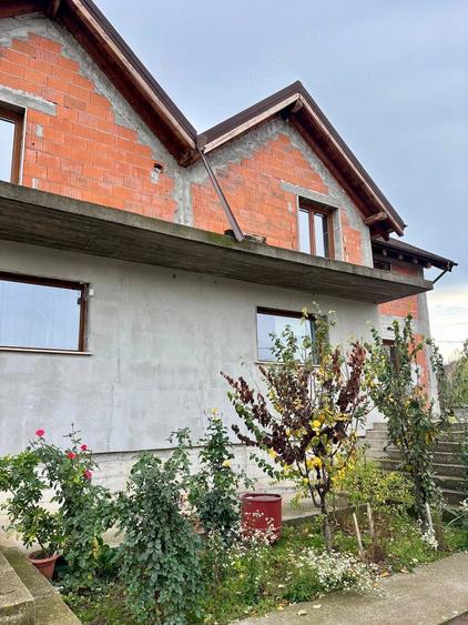 Casă cu Teren 700 Mp în Central