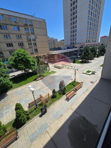 Apartament cu 3 camere decomandat, mobilat în Ultracentral