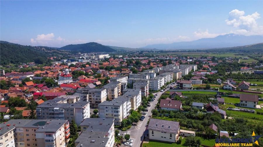 Apartament cu 2 camere decomandat în Zărnești