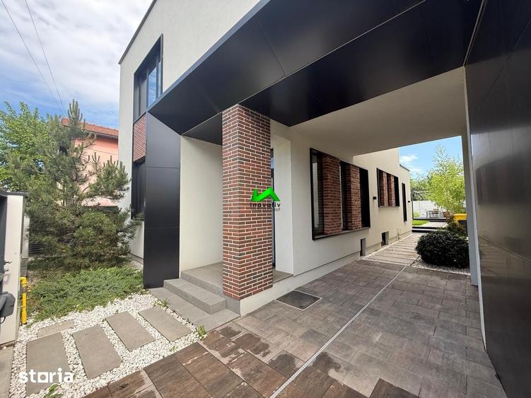 Casă cu 4 camere cu Teren 300 Mp în Central