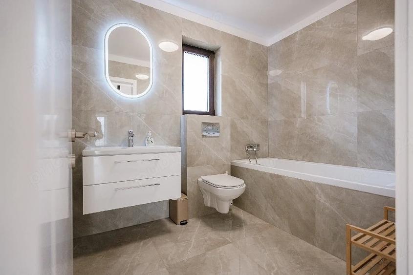 Casă cu Teren 250 Mp în Central