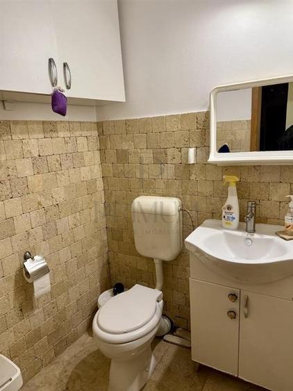 Apartament cu 3 camere semidecomandat în Dâmbovița